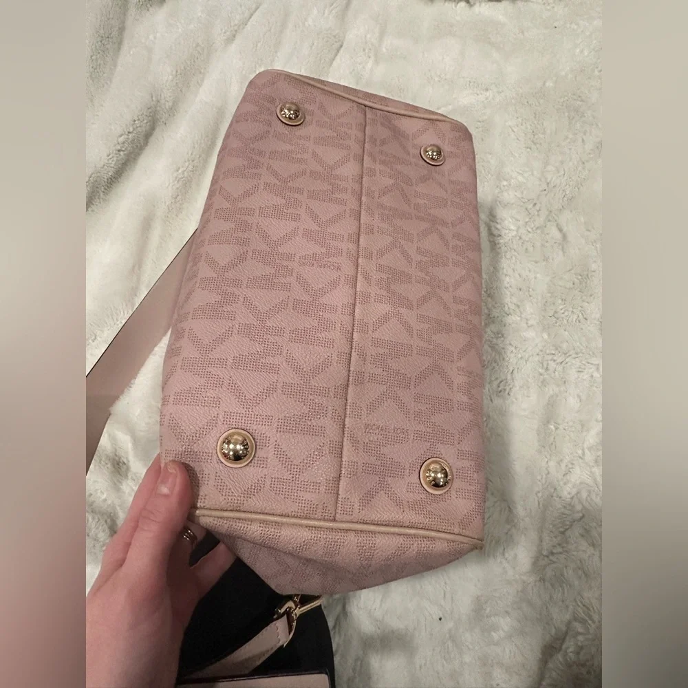 Michael Kors Grayson Satchel in Pink With Wallet - Picture 9 of 11